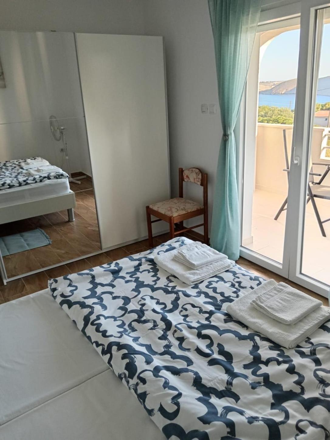Apartmani Sol Vlasici Pag Town Exterior foto